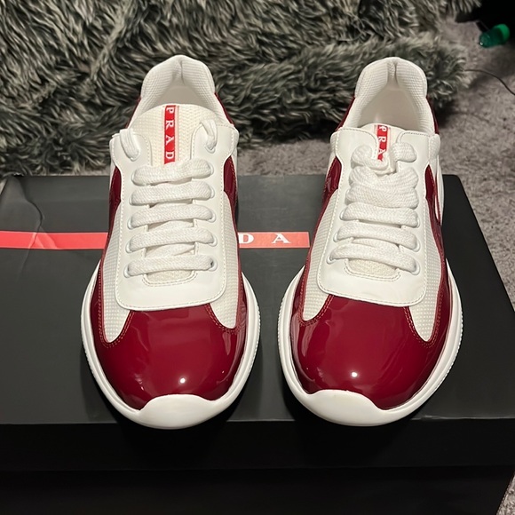 Beautiful flawless, cranberry prada - Picture 3 of 8